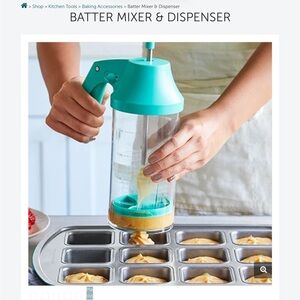 Pampered Chef Batter Mixer /Dispenser NEW in Box . Never used